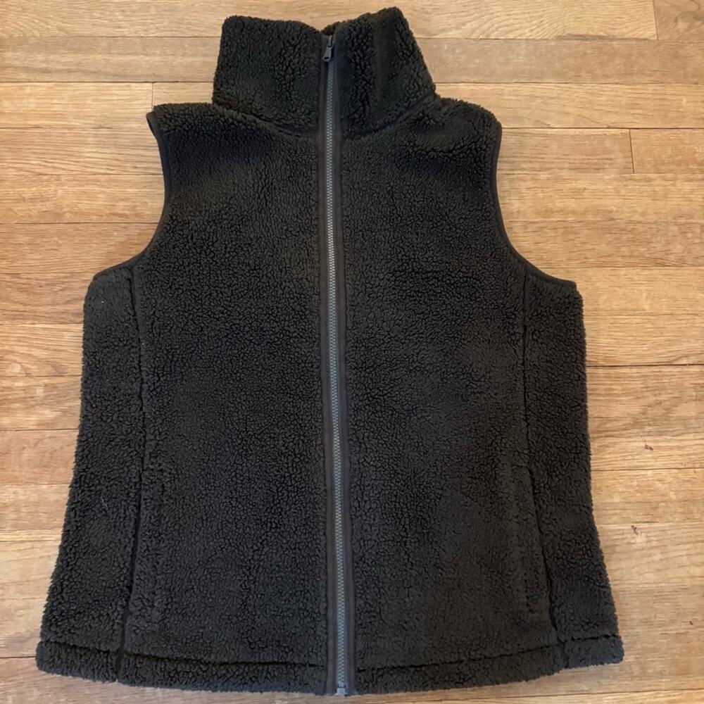 Chaps gray full zip deep plush vest size XL
b59
